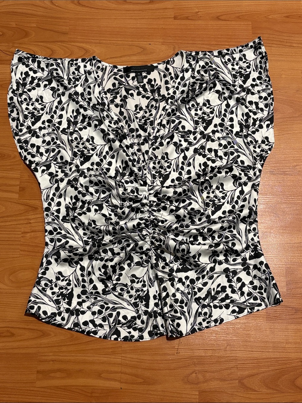 White House Black MarketPetite Ruched Satin Shell sz XL